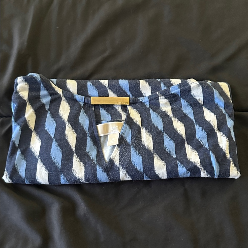 Michael Kors Women’s XL Navy and Light Blue Top Gold Accent Blouse